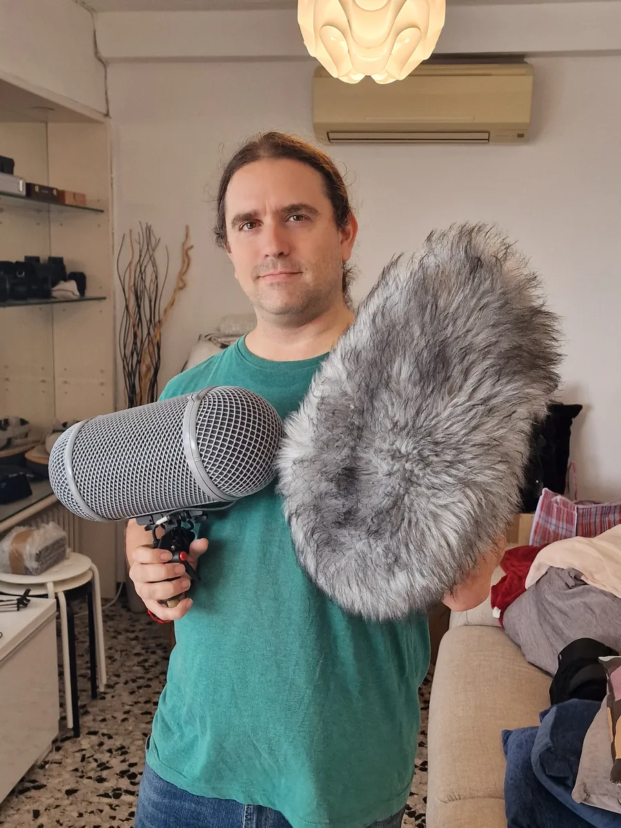 Jordi Cor operating a professional boom microphone during an outdoor recording session